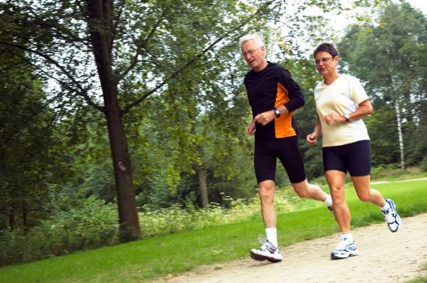 5 điều người lớn tuổi cần nhớ khi chạy bộ