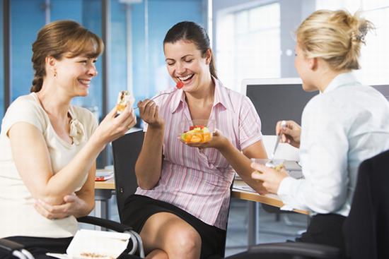 Cách để chị em văn phòng “tránh xa” béo bụng