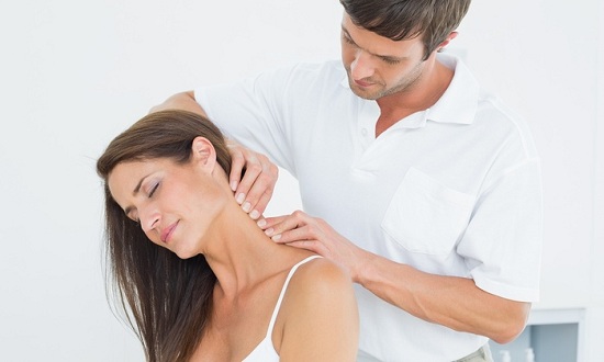 Cách massage giúp giảm đau dây thần kinh bả vai