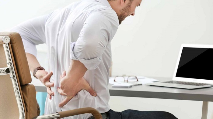 Có nên dùng ghế massage với người bị đau lưng?