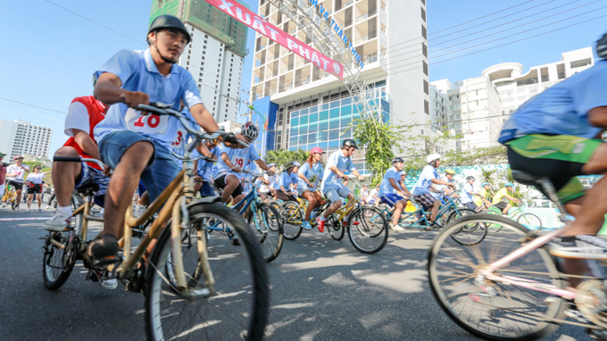 Du lịch Nha Trang và thử cảm giác đua xe đạp đôi