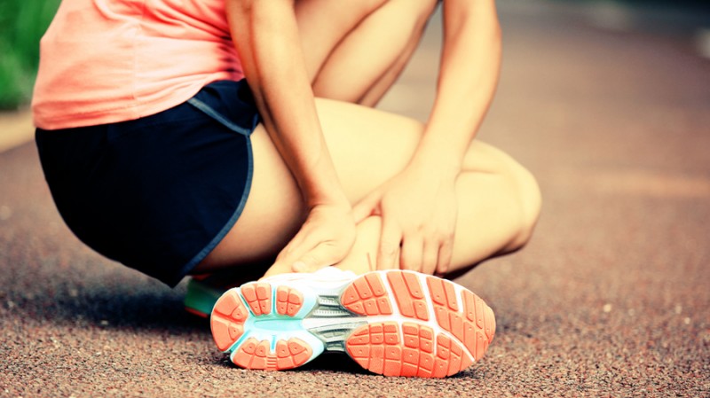 Làm sao để khắc phục tình trạng bong gân,căng cơ khi chạy bộ