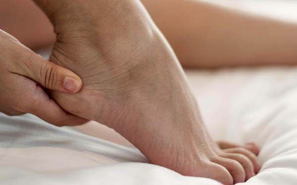 Mách nhỏ 8 cách giảm đau chân hiệu quả an toàn