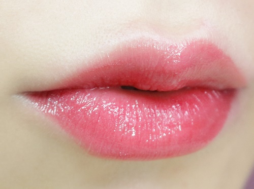 Mẹo giúp đôi môi hồng tự nhiên thật đơn giản?