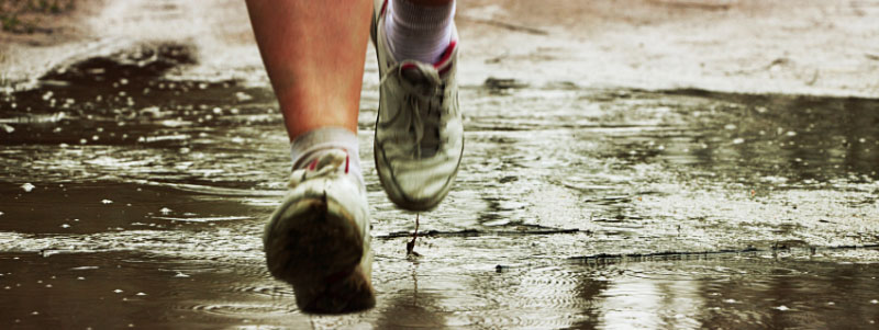 Những điều nhất thiết bạn phải biết khi chạy bộ mùa mưa