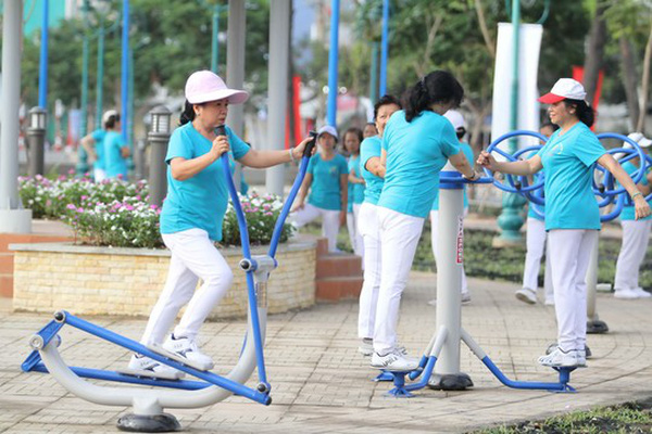 Máy thể dục trong công viên