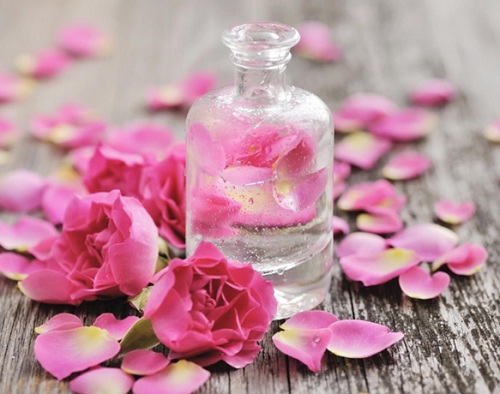 Sử dụng nước hoa hồng hiệu quả thế nào là đúng?