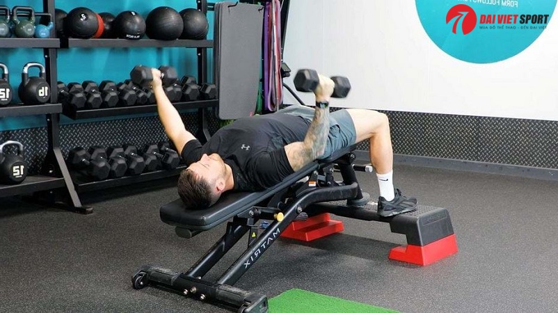 Bài tập Dumbbell chest Flyes