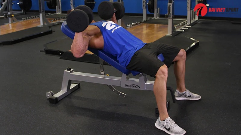 Bài tập Incline dumbbell bench press