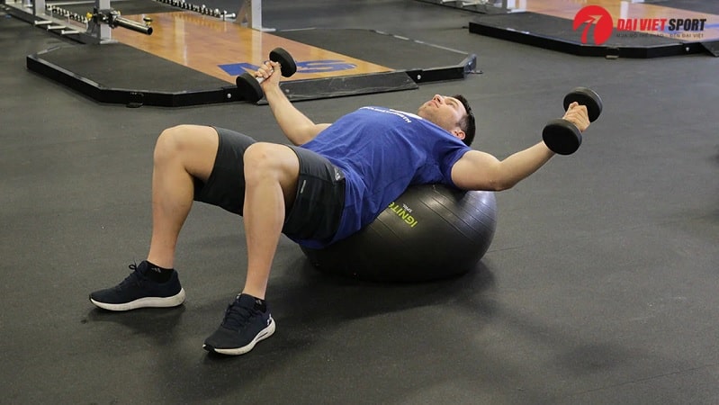 Bài tập Incline dumbbell fly