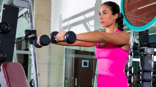 bai-tap-co-vai-tai-nha-dumbbell-front-raise