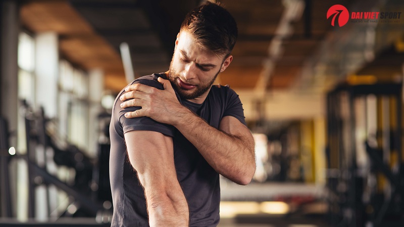 Bị đau khi tập gym, làm sao để biết khi nào nên ngưng tập?