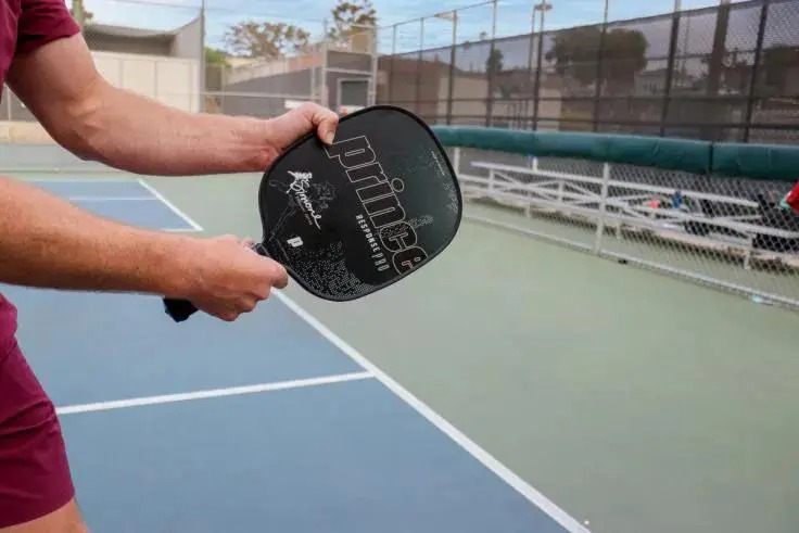 Hướng dẫn cầm vợt Pickleball đúng cách
