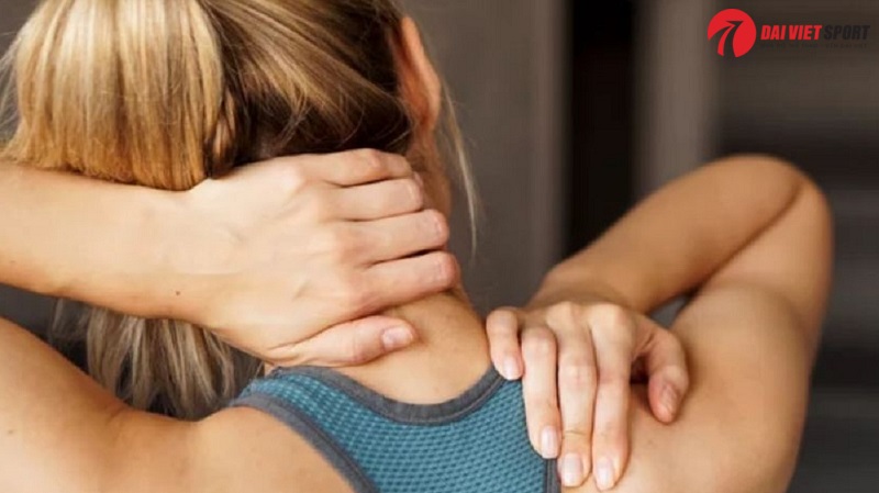 Cảnh giác chấn thương cổ, khuỷu tay khi tập thể hình