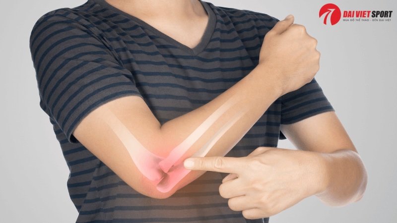 Cảnh giác chấn thương cổ, khuỷu tay khi tập thể hình