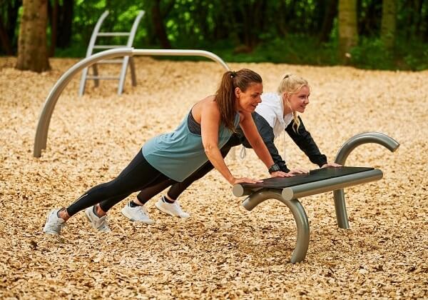 giam-mo-voi-dung-cu-the-thao-ngoai-troi