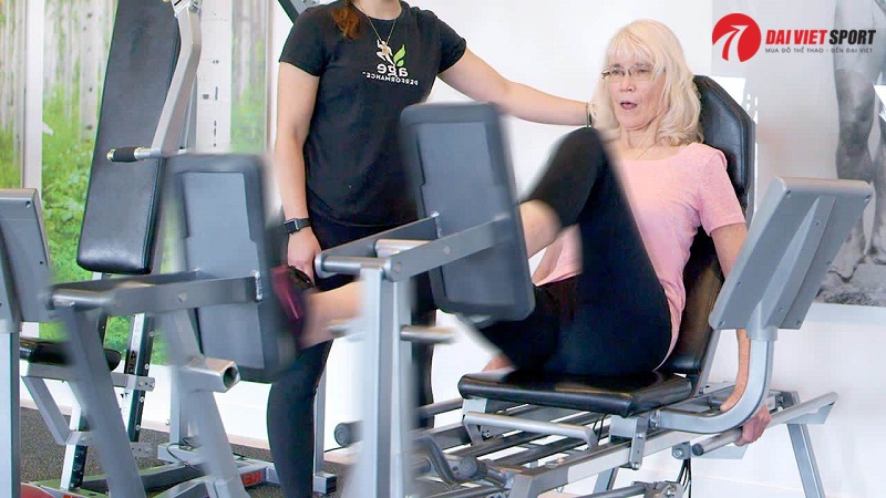 Giàn tạ đa năng cho người trung niên: Lưu ý an toàn khi tập