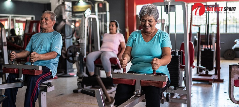 Giàn tạ đa năng cho người trung niên: Lưu ý an toàn khi tập