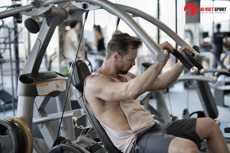 Giàn tạ đa năng và phòng gym thương mại: So sánh chi phí 1 năm