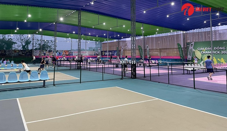 Nên đầu tư máy tập công viên hay sân thể thao đa năng?