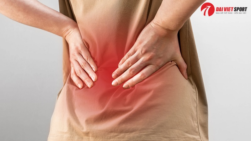 Người bị đau lưng mãn tính nên tập thiết bị ngoài trời nào?