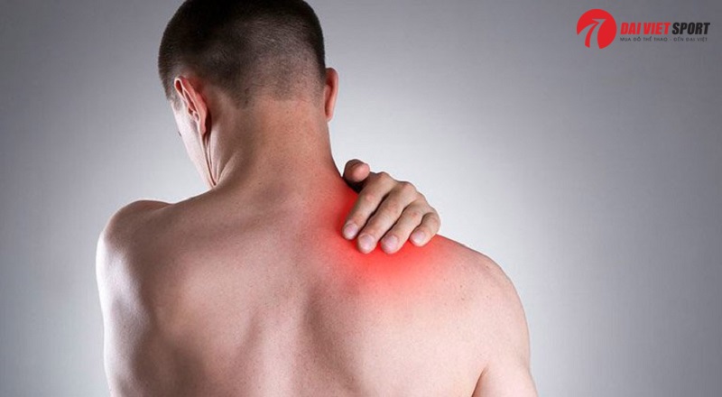 Người bị đau vai có nên tập giàn tạ không? 