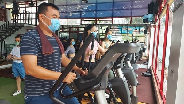 nguoi-tap-gym-can-lam-gi-de-phong-chong-lay-nhiem-13