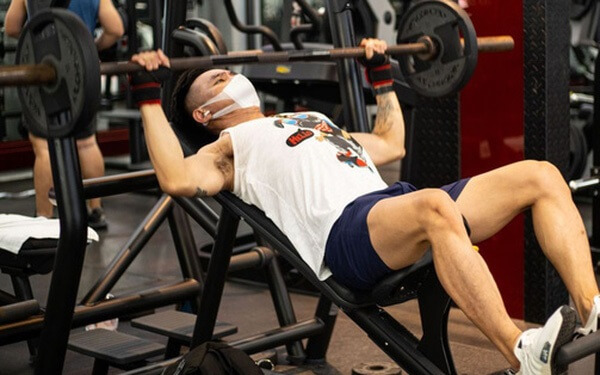 nguoi-tap-gym-can-lam-gi-de-phong-chong-lay-nhiem-14