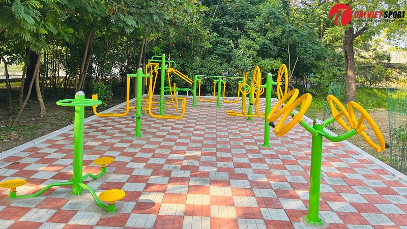 Phát triển thể thao cộng đồng nhờ máy tập công viên