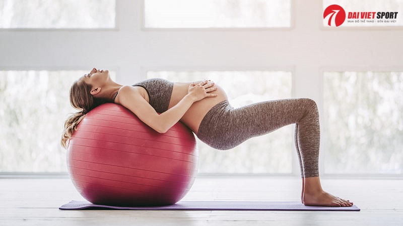 Phụ nữ có thai tâp gym được không ?