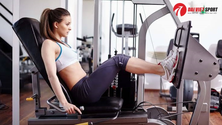 Phục hồi cơ bắp sau buổi tập nặng với giàn tạ