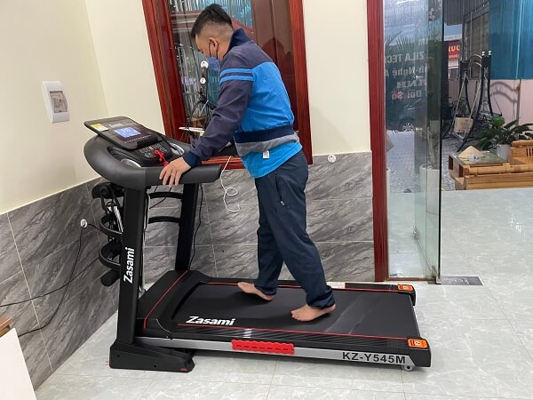 su-dung-may-chay-bo-dien-co-an-toan-khong-9