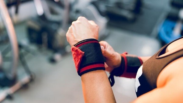 Tác dụng của dây quấn bảo vệ cổ tay khi tập gym