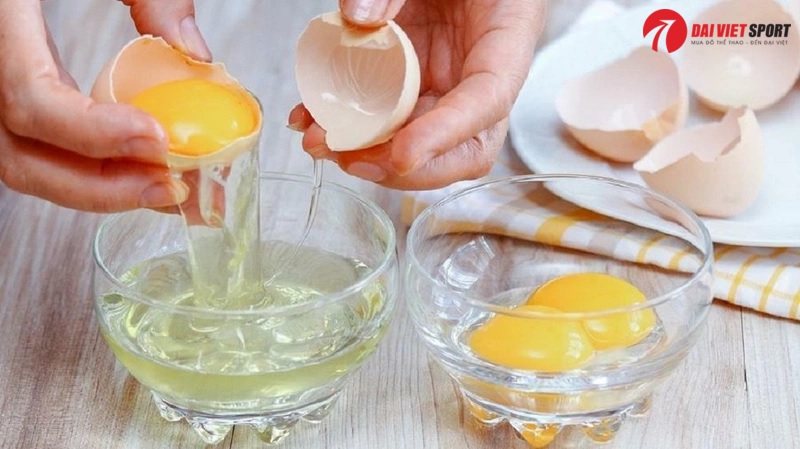 Tại sao gymer chỉ ăn lòng trắng trứng?