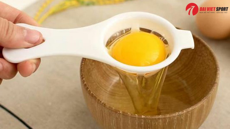 Tại sao gymer chỉ ăn lòng trắng trứng?