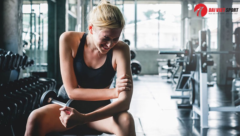 Tập gym bị đau cơ có nên tập tiếp và cách để giảm đau?