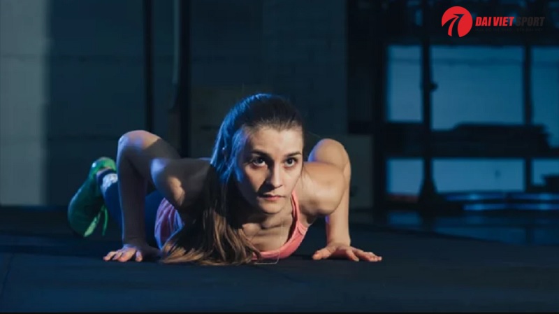 Tập gym xuyên đêm dễ gây chấn thương