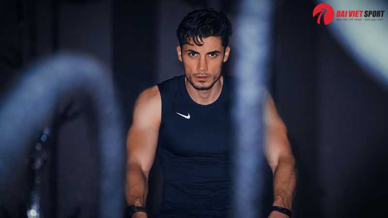 Tập gym xuyên đêm dễ gây chấn thương