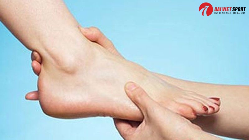 Viêm gân Achilles và dụng cụ tập phục hồi phù hợp